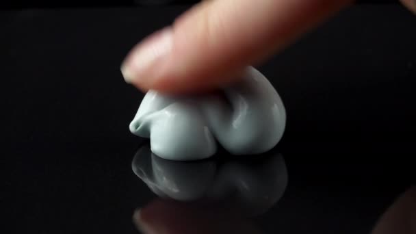 Close-up de vídeo de pasta de dentes manchando — Vídeo de Stock