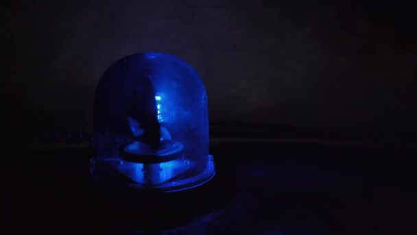 Footage of rotating blue emergency light in the dark — Stock Video