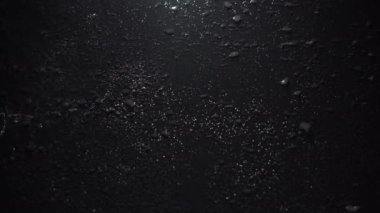 Siyah arkaplana serpiştirme videosu