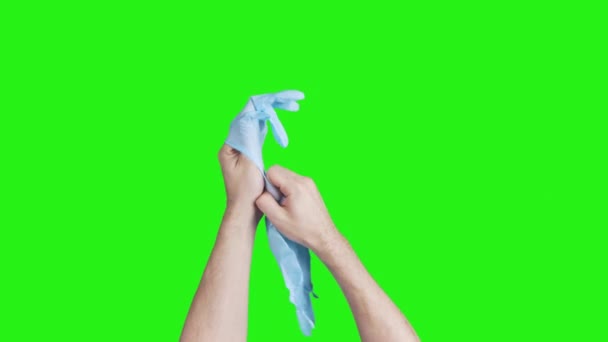 Vídeo de manos masculinas con guantes médicos protectores sobre fondo verde — Vídeos de Stock
