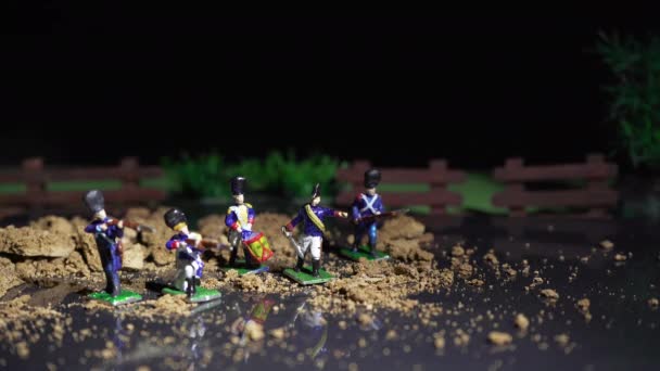 Shooting of vintage tin soldiers and war reconstruction — Stock Video