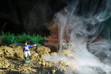 Teneke asker koleksiyonu ve savaş canlandırması