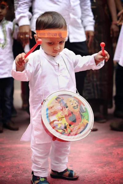 Kid playing with musical instrument in parade. — Stock Photo, Image
