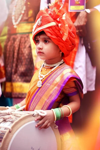 Chica en traje de figura histórica india — Foto de Stock