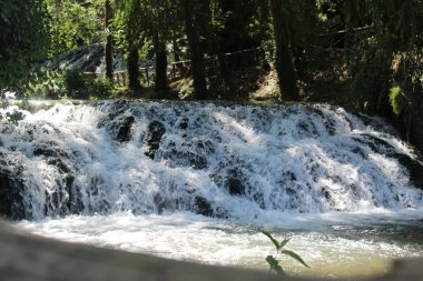 Agua fuerte brusca a mucha velocidad, Imagen relajante 