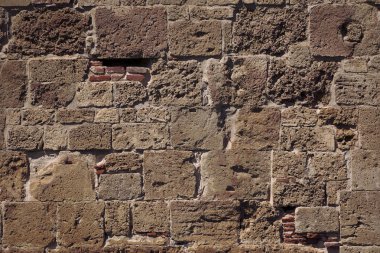 Eski ortaçağ tuğla duvar yüzeyi. Tuğla duvar dokusu. Antik duvar arka planı.