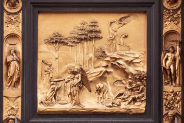 Cennetin Kapıları, Lorenzo Ghiberti 'nin Floransa Vaftizhanesi' nin ana kapısı. İbrahim İshak 'ı kurban etti. Akeda hikayesi. Floransa, İtalya.