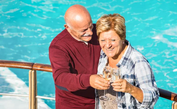 Casal Aposentado Sênior Feliz Divertindo Livre Férias Viagem Conceito Amor — Fotografia de Stock