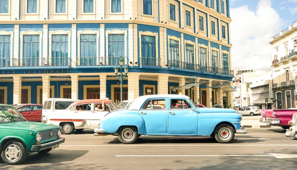 Havana Cuba November 2015 Vintage Classic Cars Driving Galician Palace — Stock Photo, Image
