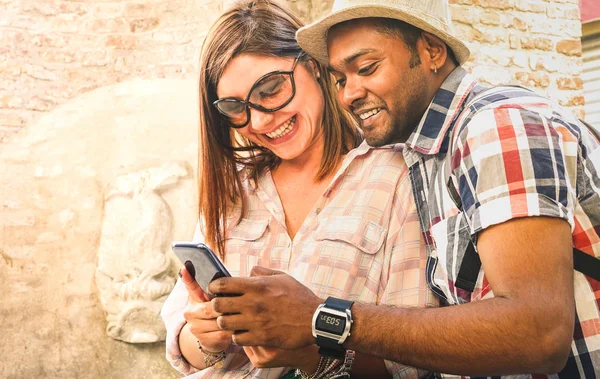 Multiracial Couple Using Mobile Smart Phone Old Town Trip Fun — Stock Photo, Image