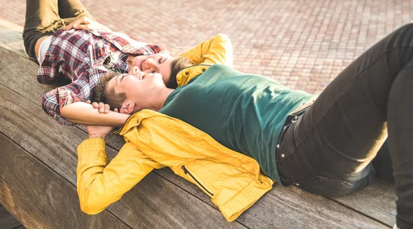 Felice Fidanzate Innamorate Condividere Tempo Insieme Viaggio Viaggio All Aperto — Foto Stock