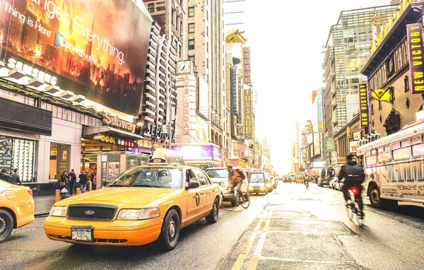 Nova Iorque Março 2015 Táxi Amarelo Vida Cotidiana Perto Times — Fotografia de Stock