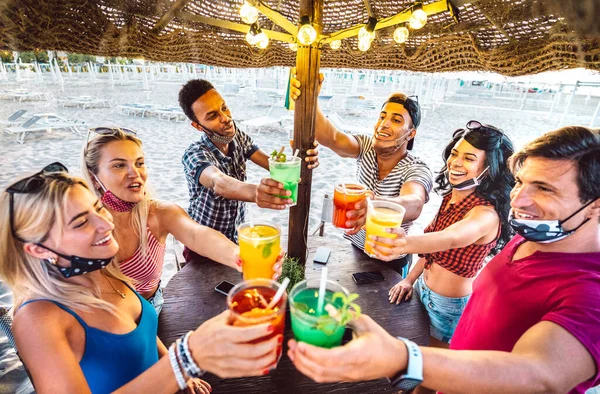Young Trendy Friends Toasting Beach Cocktail Bar Chiringuito Face Mask — Stock Photo, Image