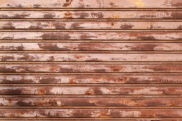 Garagem porta textura despojada, painel de metal enferrujado textura fundo — Fotografia de Stock