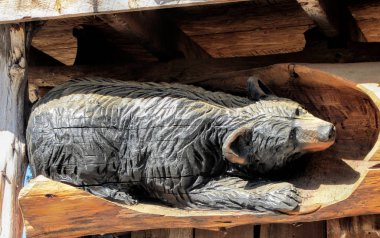 Siyah ayı ahşap oyma