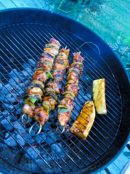 Chicken Kabobs Bell Peppers Onions Pineapple Grill — Stock Photo, Image