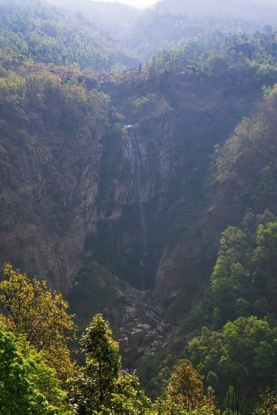 Himalayalar inanılmaz güzel şelale