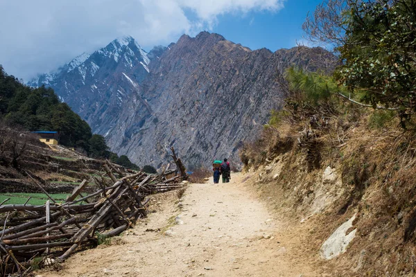 Himalayalar 'da hayal etmenin zor yolu