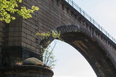 Chemnitz yakınlarındaki trenler için köprü