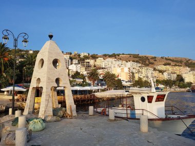 Arnavutluk'un güneyindeki Saranda limanı