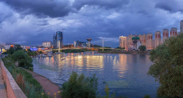 Московская Область Июля 2018 Года Панорама Города Перед Дождем Набережная — стоковое фото