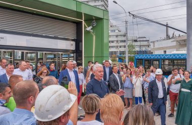 Moskova. 30 Ağustos 2018. Belediye Başkanı Sergey Sobyanin açılması yeni metro istasyonu 