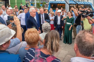 Moskova. 30 Ağustos 2018. Belediye Başkanı Sergey Sobyanin yeni bir metro istasyonu 