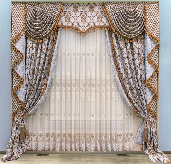 Elegantní Závěsy Palác Klasicky Semi Transparentní Tyl Florálním Ornamentem Kombinované — Stock fotografie