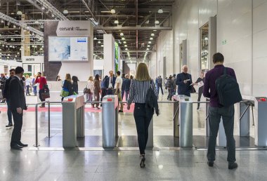 Moskova, 2 Nisan 2019. Sergi Kompleksi Crocus Expo. Ziyaretçiler 