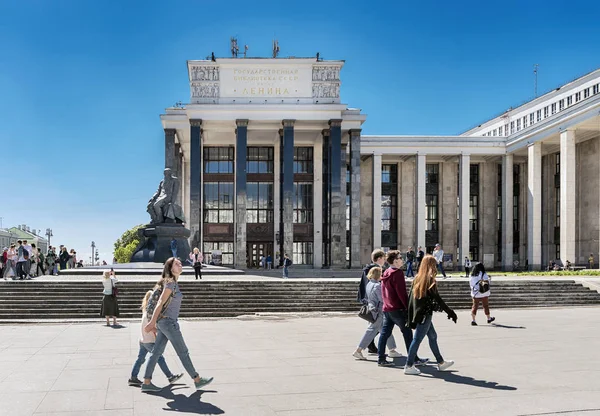 Moscú Mayo 2019 Biblioteca Estatal Lenin Monumento Dostoievski —  Fotos de Stock