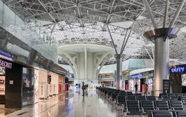 Moskova, 5 Temmuz 2019. Havaalanı Vnukovo. Terminal A ve Dispatch kulesinde Bekleme Odası