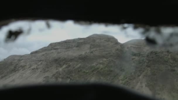 Vista Partir Máscara Gás Guerreiro Proteção Química Vagando Pelo Deserto — Vídeo de Stock