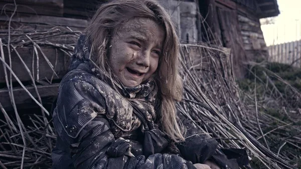 Retrato Sucia Niña Sin Hogar Llorando — Foto de Stock