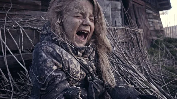 Retrato Sucia Niña Sin Hogar Llorando — Foto de Stock