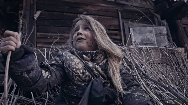 Retrato Sucia Niña Sin Hogar Llorando — Foto de Stock