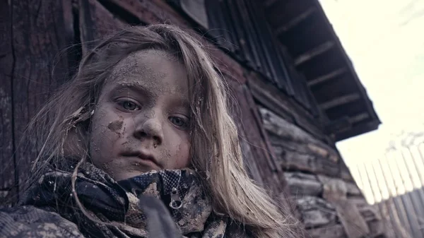 Retrato Sucia Niña Sin Hogar Llorando — Foto de Stock