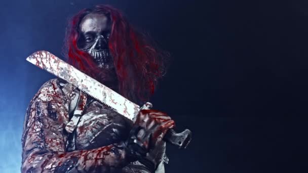 Redhead Female Zombie Killer Posing Machete Misty Background — Stock Video