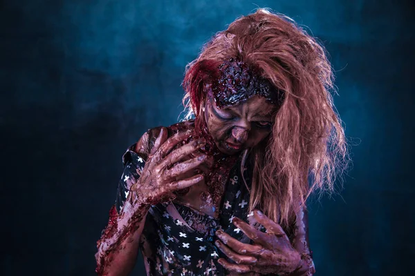 Portrait Scary Zombie Woman Posing Dark Misty Background Backlit — Stock Photo, Image