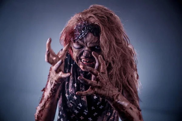 Scary Zombie Woman Posing Dark Misty Background — Stock Photo, Image