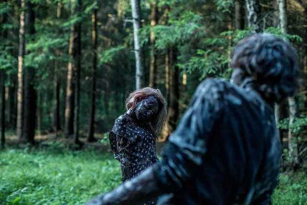 Zombie Hombre Mujer Posando Juntos Bosque —  Fotos de Stock