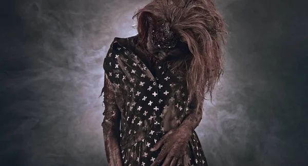 Mujer Zombie Miedo Posando Sobre Fondo Oscuro Con Luz Fondo — Foto de Stock