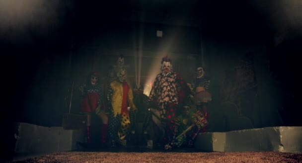 Clowns Tanzen Bei Grusel Clowns Halloween Party — Stockvideo