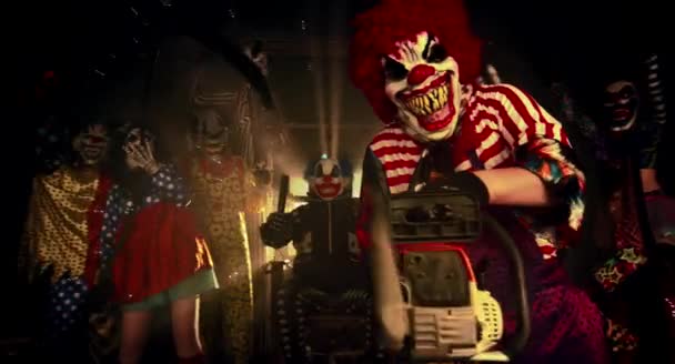 Clown Tanzt Mit Kettensäge Grusel Clowns Feiern Halloween — Stockvideo