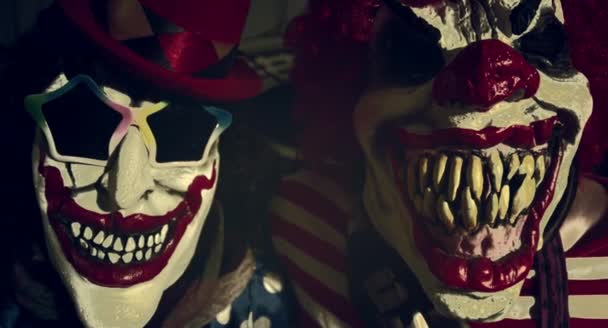 Deux Clowns Effrayants Couchés Ensemble Lit — Video