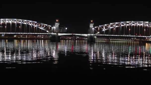 Gece Saint Petersburg Rusya Federasyonu Neva Nehri Nin Doğal Görünümü — Stok video