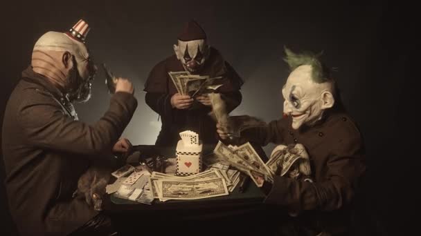 Clowns Effrayants Assis Table Jouer Poker Pour Argent Casino — Video