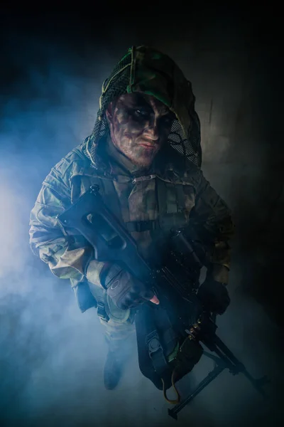 Male Warrior Camouflage Machine Gun Dark Background — Stock Photo, Image