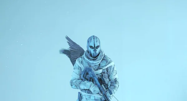 クロスボウと冷たい青い背景にポーズ レイヴン迷彩の戦士男 — ストック写真