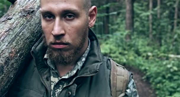 Bearded Man Carrying Log Green Forest — Stock Video