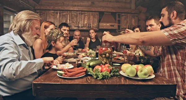 Large Group Friends Family Sitting Wooden Hunters Shack Having Dinner — Stock Photo, Image